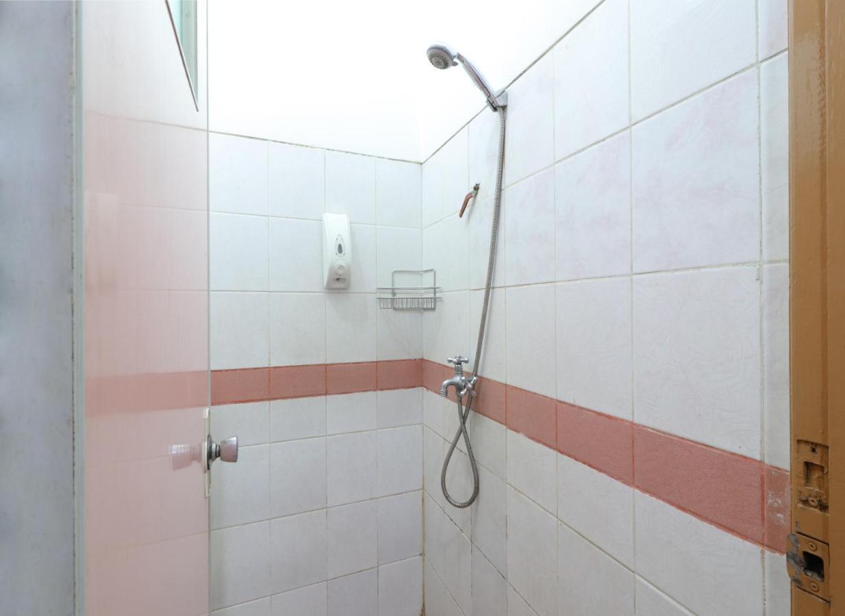 Hotel Huswah Airport Тангеранг Екстериор снимка