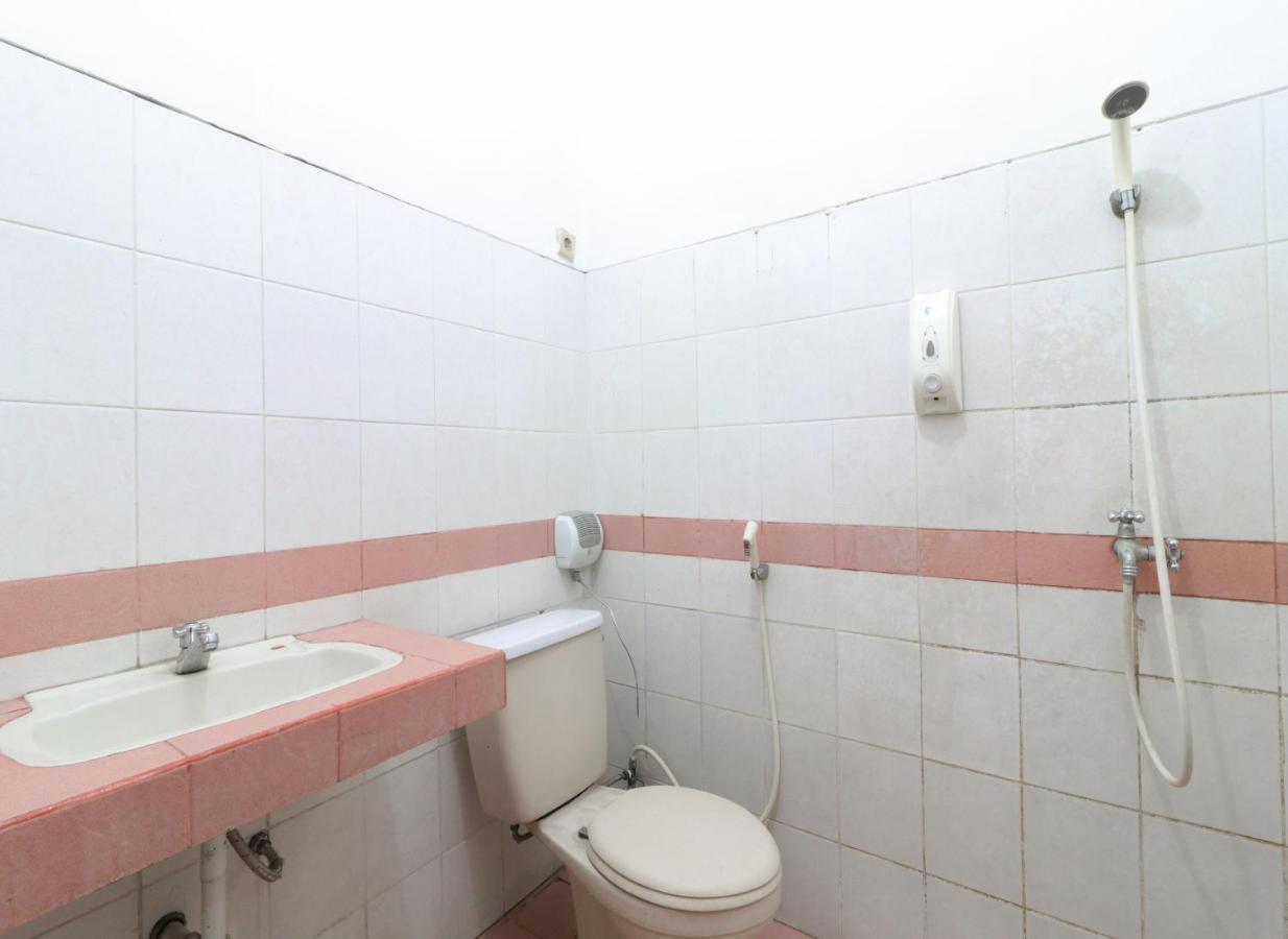 Hotel Huswah Airport Тангеранг Екстериор снимка