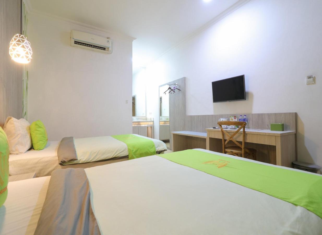 Hotel Huswah Airport Тангеранг Екстериор снимка